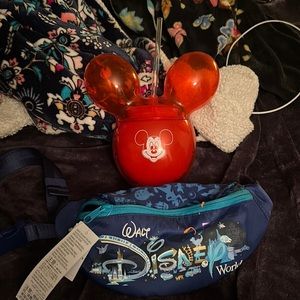 Disney parks belt back and balloon mickey sipper cup